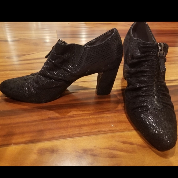 Aerosoles snakeskin shimmer zip booties. - Picture 3 of 8